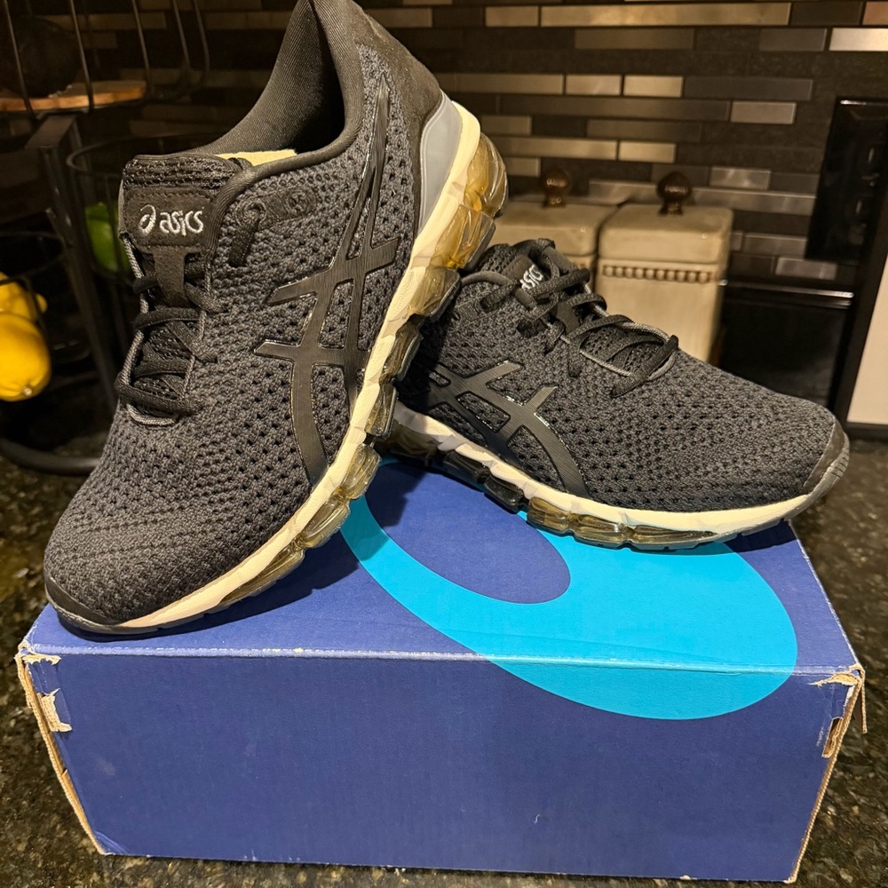 ASICS Men's Black and Gold Athletic Shoes